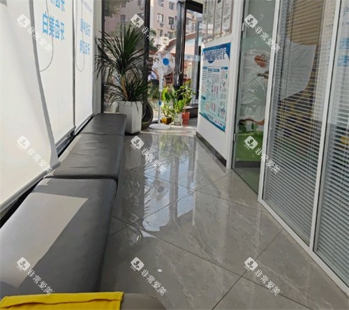 锦州天兴口腔走廊等待区