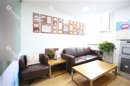 太原恒伦口腔柳巷门诊部休息候诊区 太原恒伦口腔柳巷门诊部休息候诊区