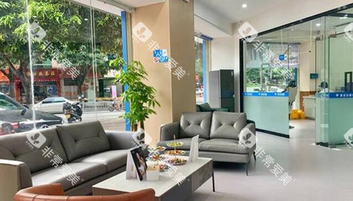 中山贝壳口腔等候区展示