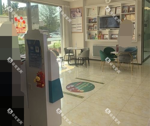烟台白玉口腔前台大厅照 烟台白玉口腔前台大厅照