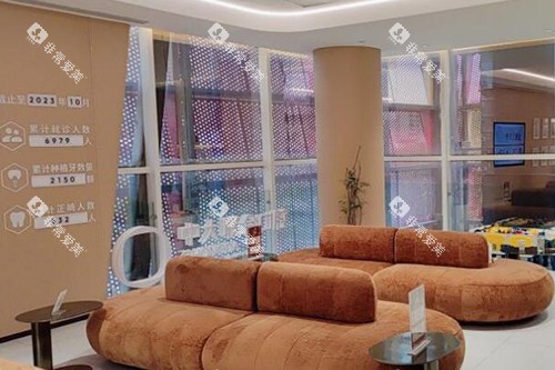 佛山中大联合口腔等候区环境