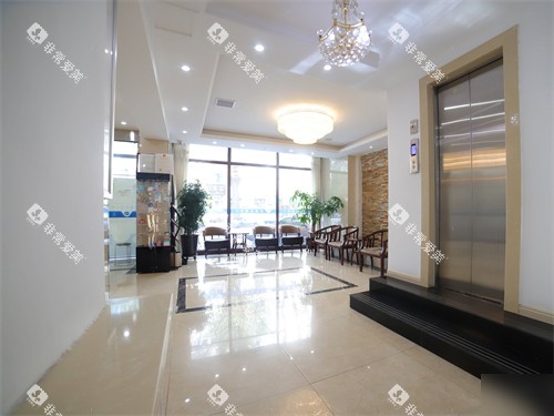 阜新王玮口腔门诊部电梯口环境