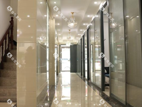 阜新王玮口腔门诊部走廊环境