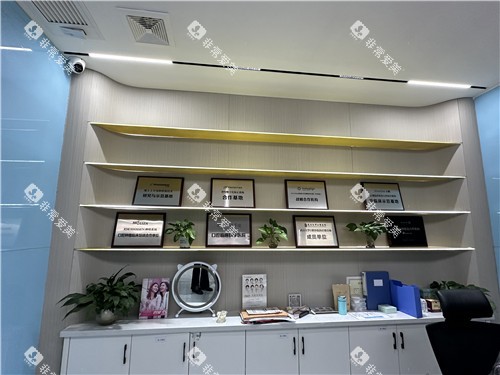 鄂州咿呀口腔资质墙