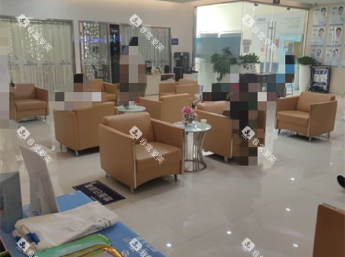 武汉咿呀口腔等待区环境