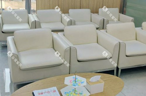 重庆德贝口腔牙齿治疗等候区