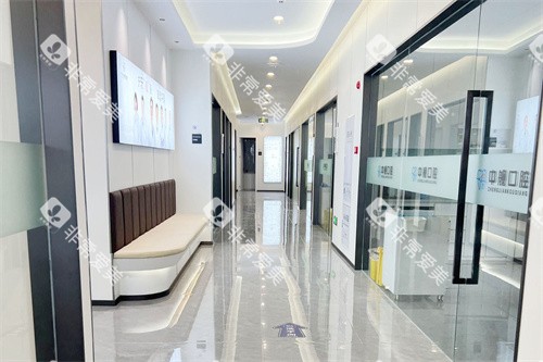 广元中舰口腔诊区走廊 广元中舰口腔诊区走廊