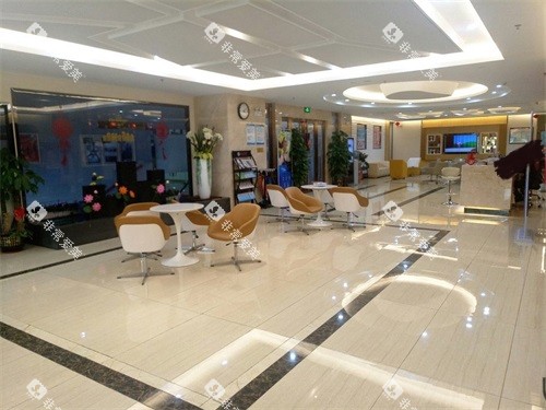 梧州蓝天口腔医院大厅环境图