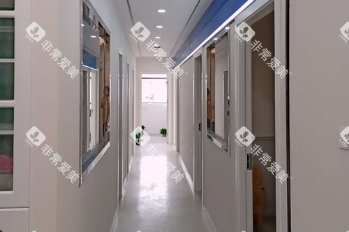 武汉优益佳口腔青山店走廊图