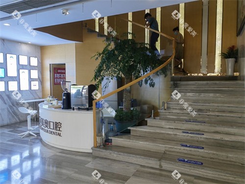 杭州美奥口腔医院西湖区分店楼梯口