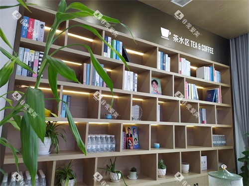 杭州瑞创口腔门诊部萧山区旗舰总院展示柜