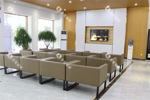 清远中大口腔候诊区 清远中大口腔候诊区