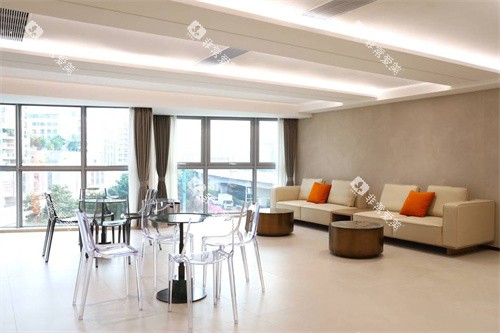 广州曙光美云口腔楼上候诊区