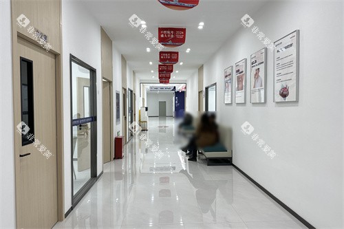 昆明团圆口腔医院走廊环境
