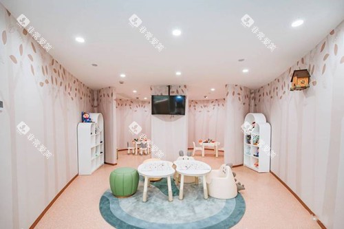 上海维乐口腔亲子等待区环境
