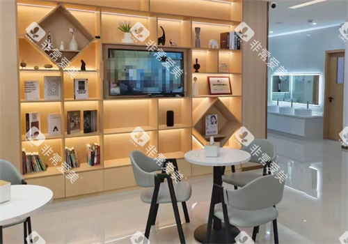 鄂州百年达口腔接待区