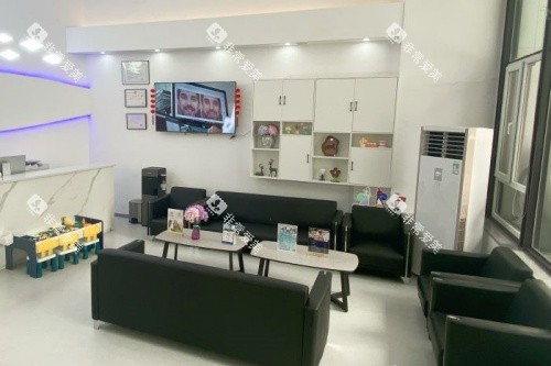 沈阳全家口腔候诊区域