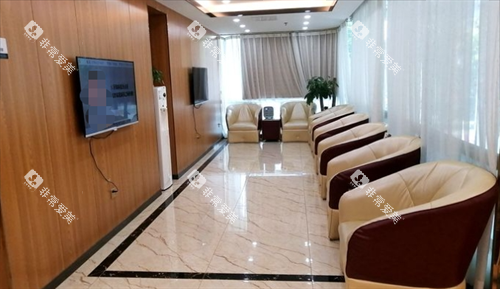 深圳格伦菲尔口腔走廊休息区