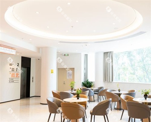 江门简牙口腔医院大厅图片