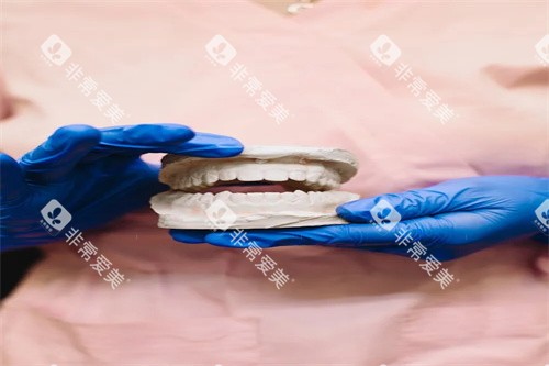 牙齿矫正示意宣传