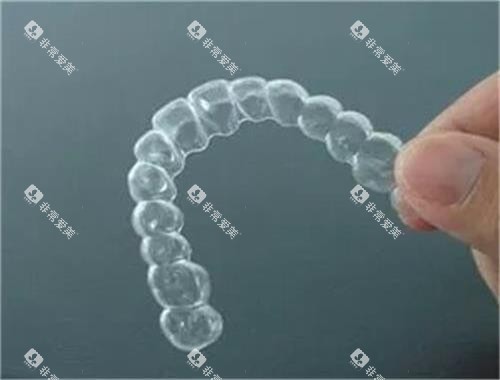 隐形牙齿矫正器示意图