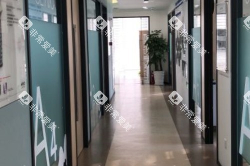 青岛瑞泰口腔医院市北店走廊