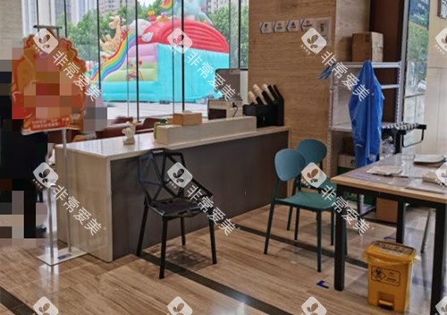 青岛瑞泰口腔内部大厅环境