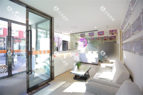 太原恒伦口腔桃园门诊部大厅环境