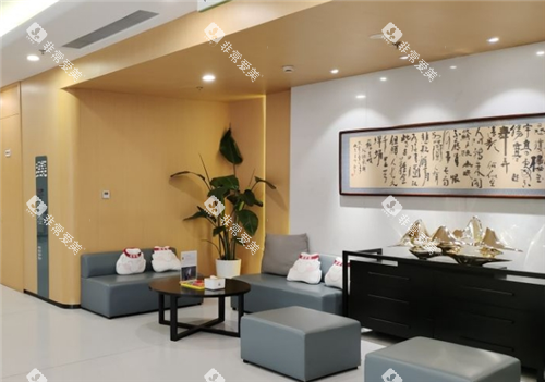 上海美冠塔口腔陆家嘴店候诊区