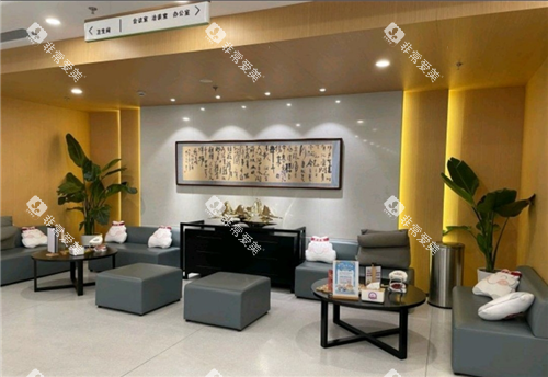 上海美冠塔口腔陆家嘴店等候区