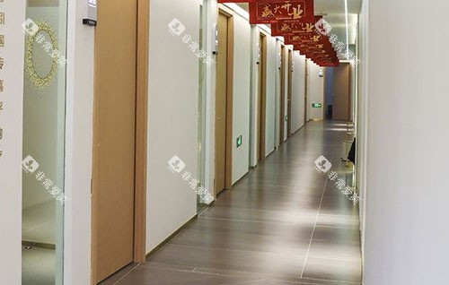 衢州蓝芽口腔走廊环境图