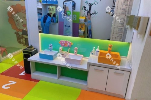 长春现代口腔儿牙洗漱区
