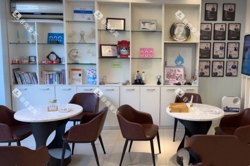 长春现代口腔等待区