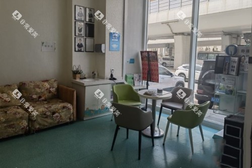 长春现代口腔候诊区域