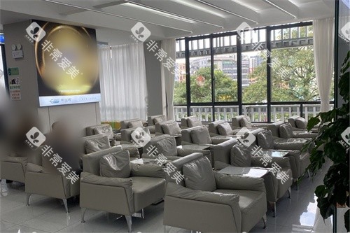 东莞莞口口腔（横沥总院）休息候诊区