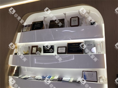 成都极光口腔锦江区荣誉角