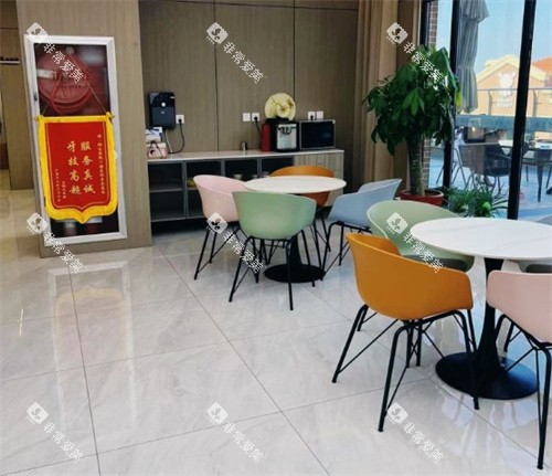 烟台慈航口腔大厅一角