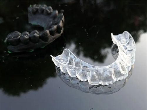 牙齿矫正透明保持器实物展示图 牙齿矫正透明保持器实物展示图