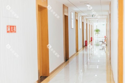 成都圣贝口腔过道环境示意图