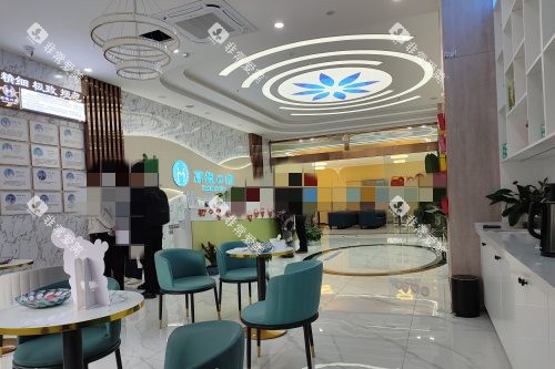 成都高德口腔大厅展示图