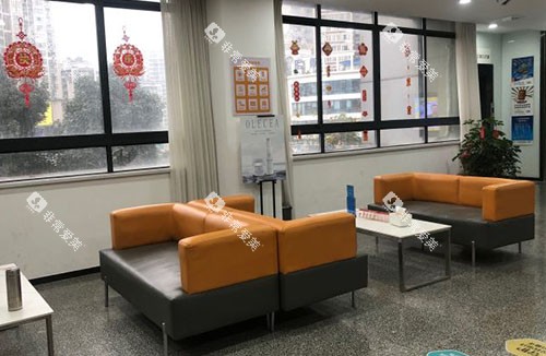 重庆亿佰口腔大厅内部环境实拍图