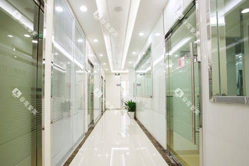 重庆拜博口腔永川店走廊图