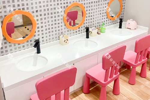 南京多乐儿童齿科洗手区图 南京多乐儿童齿科洗手区图