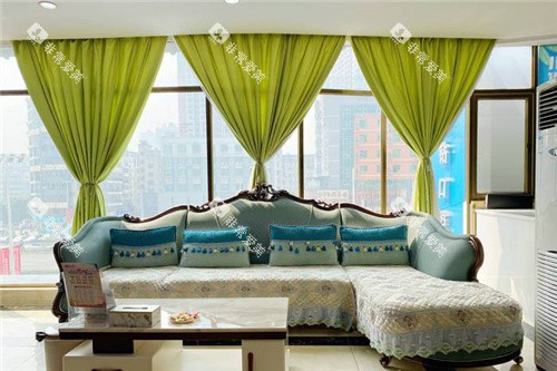 南宁蓝钻口腔大厅休息区