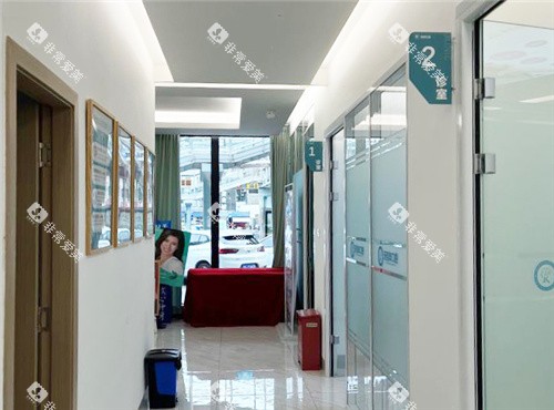 南宁牙百年口腔走廊环境