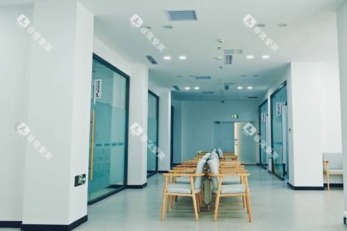 赤峰团圆口腔二楼候诊区