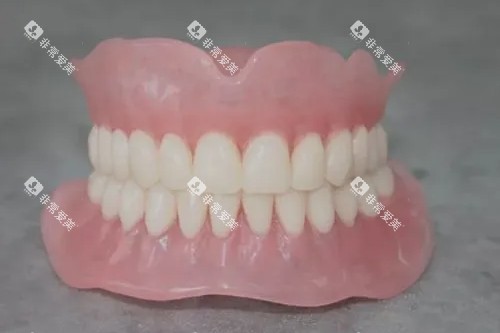 老年人假牙模型图