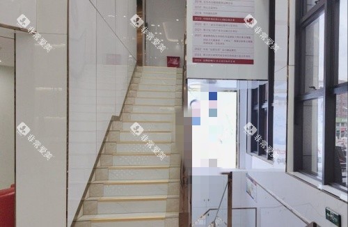 东莞虎门固德口腔楼梯处示意图