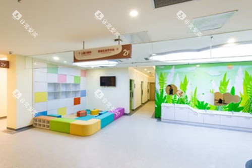 青岛青大口腔儿童候诊区 青岛青大口腔儿童候诊区