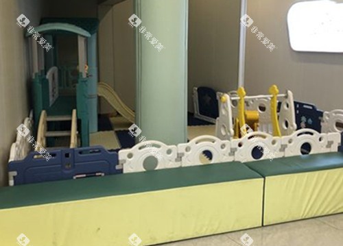 眉山仁寿县海豚口腔内部一角环境